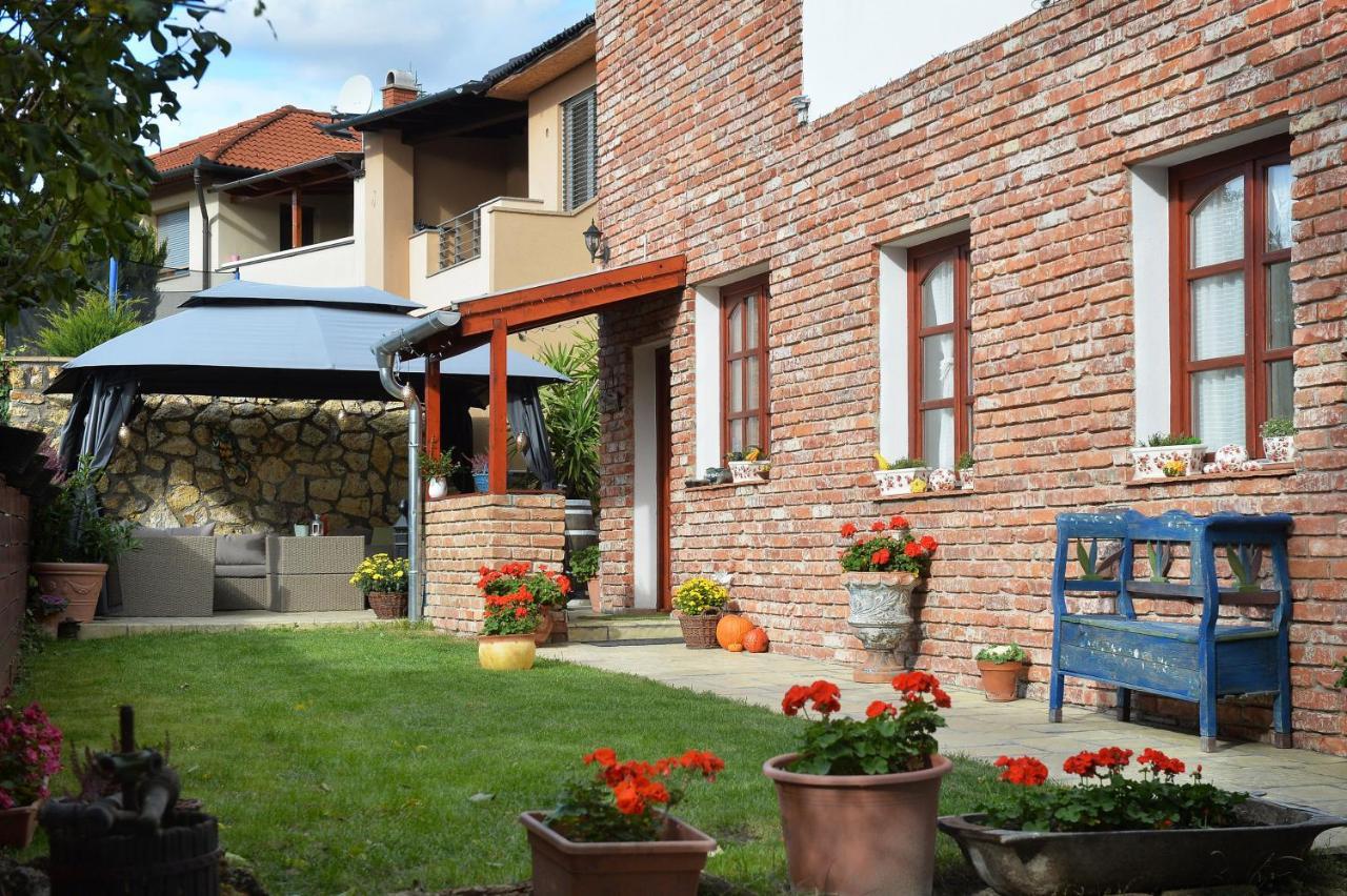 Janicsar Garden Apartman Eger Exterior photo